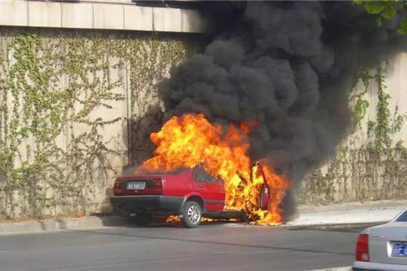 套路！盘点5种听起来有用但实际毫无用处的车险，买了就是亏钱！