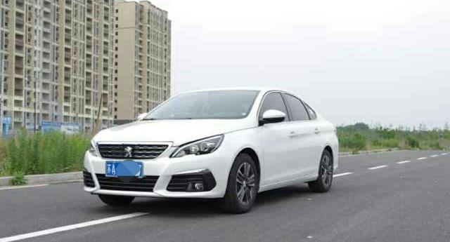 朋友把攒的钱买了这辆车, 同事都说漂亮, 女友也不买大众高尔夫了