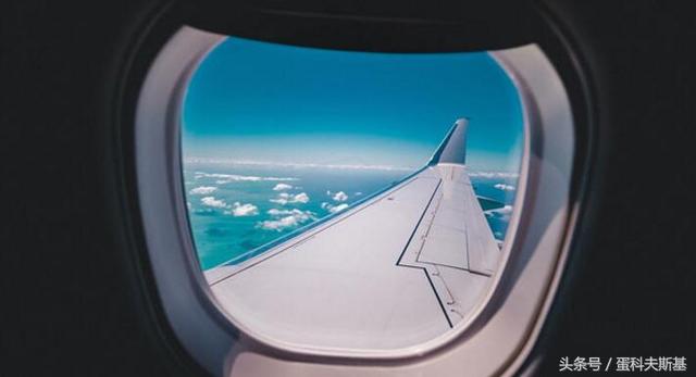 飞机的窗户防弹吗?如果飞机舷窗破损会发生什么?