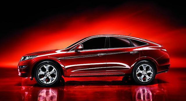 这车长5米, 标配全景天窗, 比A4L便宜4万, 为何路上见不到?