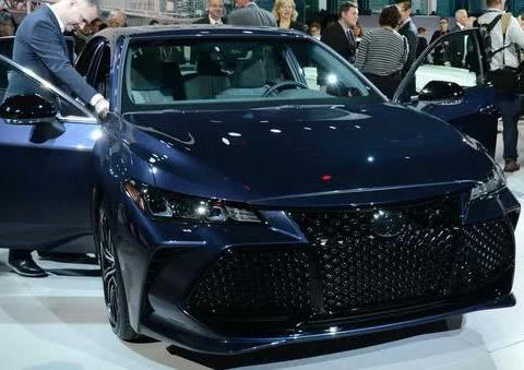 本来要买新款凯美瑞，看到丰田新上市的新车后，我果断放弃了