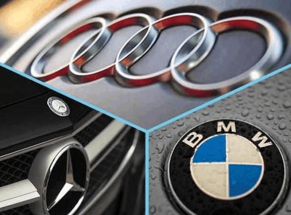 迈腾追尾奇骏, 车头基本报废, 网友: 这可能是日系最争气的一次