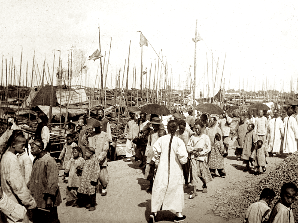 老照片:1902年的上海,往昔的城墙街景