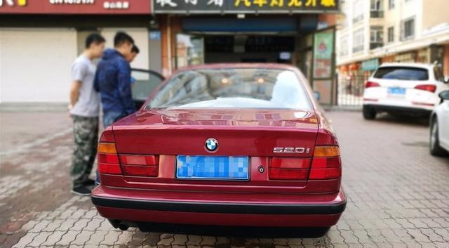 宝马第三代5系E34，很少见的车，虽老，依然很有型
