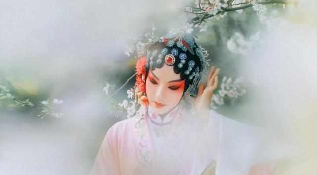 霸气又有杀气的古风句子,蛰龙已惊眠,一啸动千