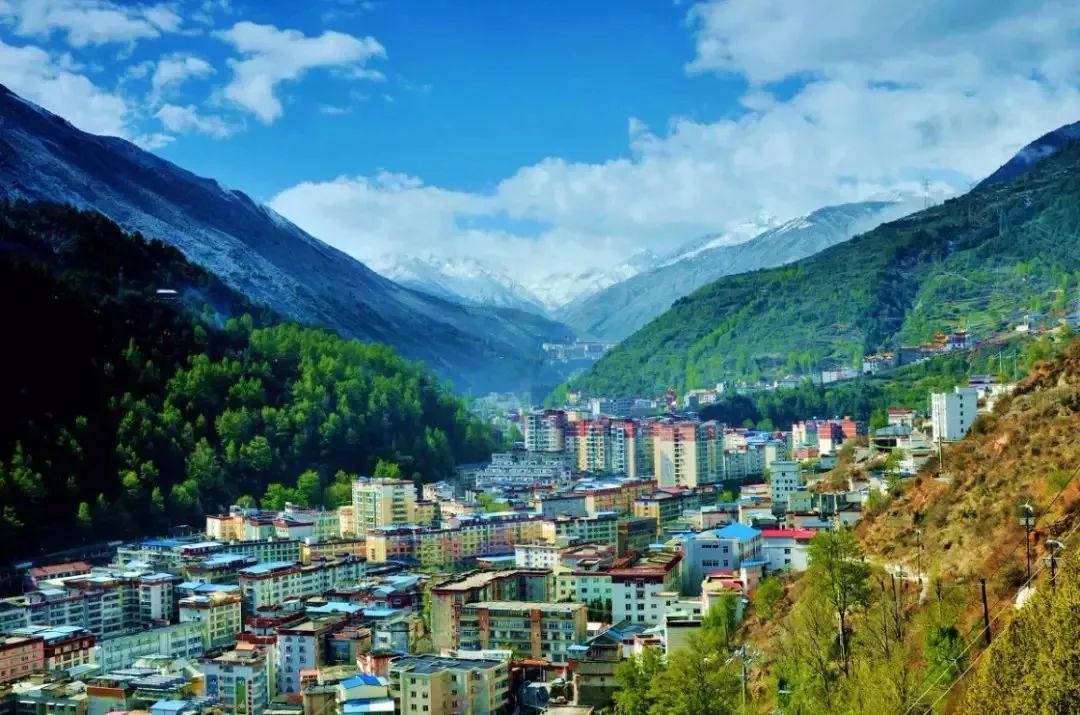康定市甘孜一共有十八个县市,如果你走遍了它的每个县市,相信你一定会
