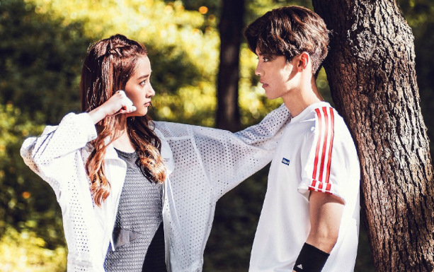 《甜蜜暴击》鹿晗关晓彤主演的热血校园青春剧