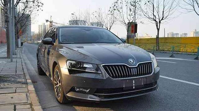 家人都想让我买迈腾，而我却省下几万提了这台车，都夸我会过日子