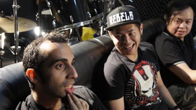 为什么经常看到香港的街边站着很多印度人?他