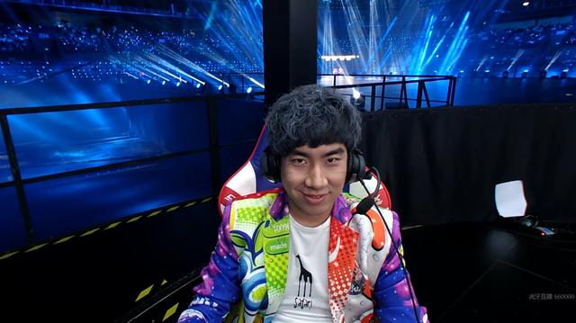 英雄联盟七周年:文森特被妹子虐 娃娃:周淑怡队