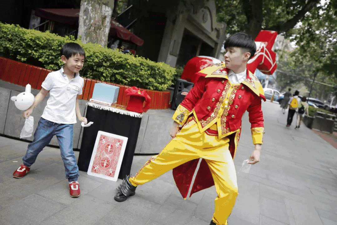 一种比晒出境游更高级的朋友圈拉仇恨方式