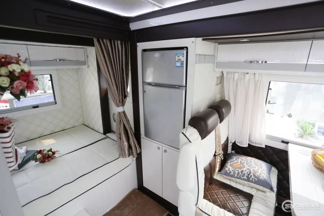 预算50-60万怎么选房车? 4款依维柯自行式C型房车推荐