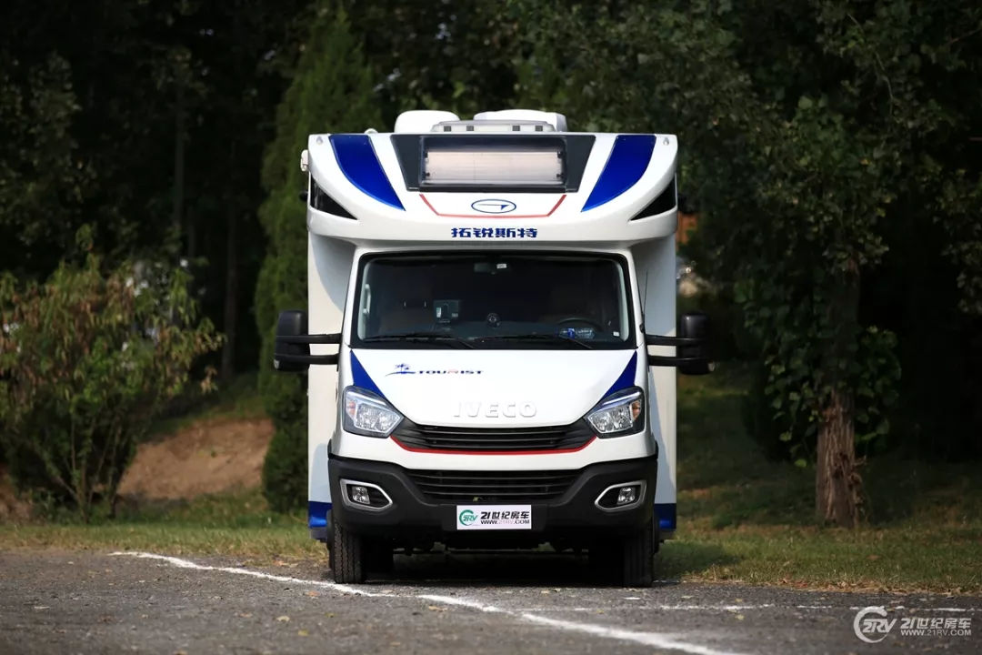 预算50-60万怎么选房车? 4款依维柯自行式C型房车推荐