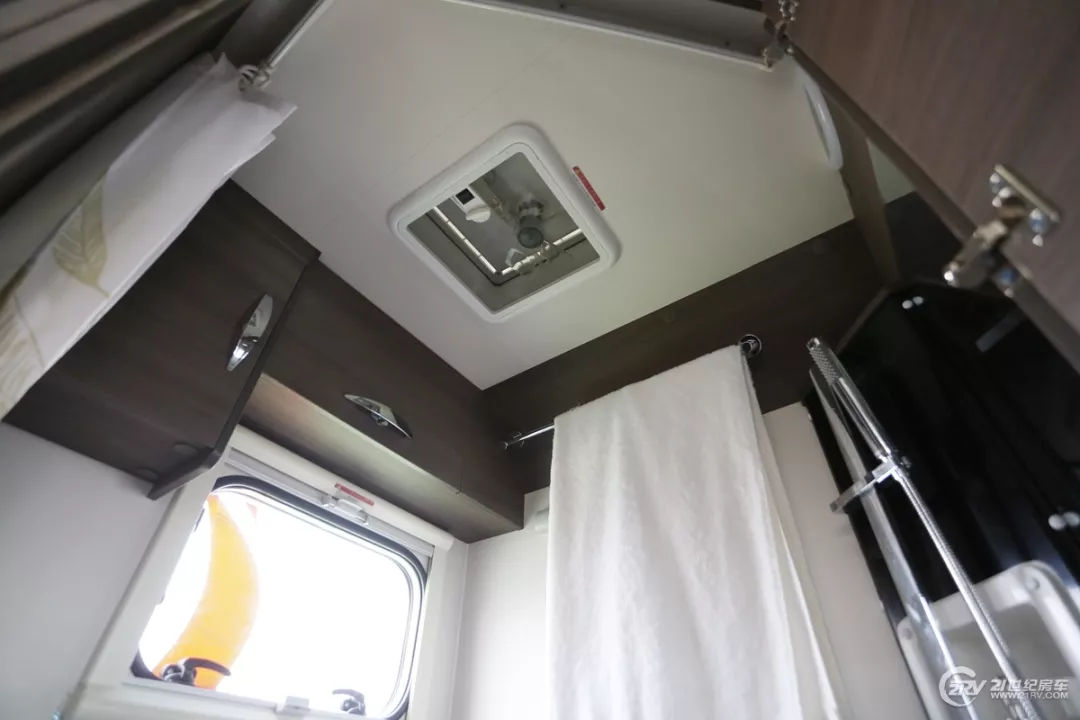预算50-60万怎么选房车? 4款依维柯自行式C型房车推荐