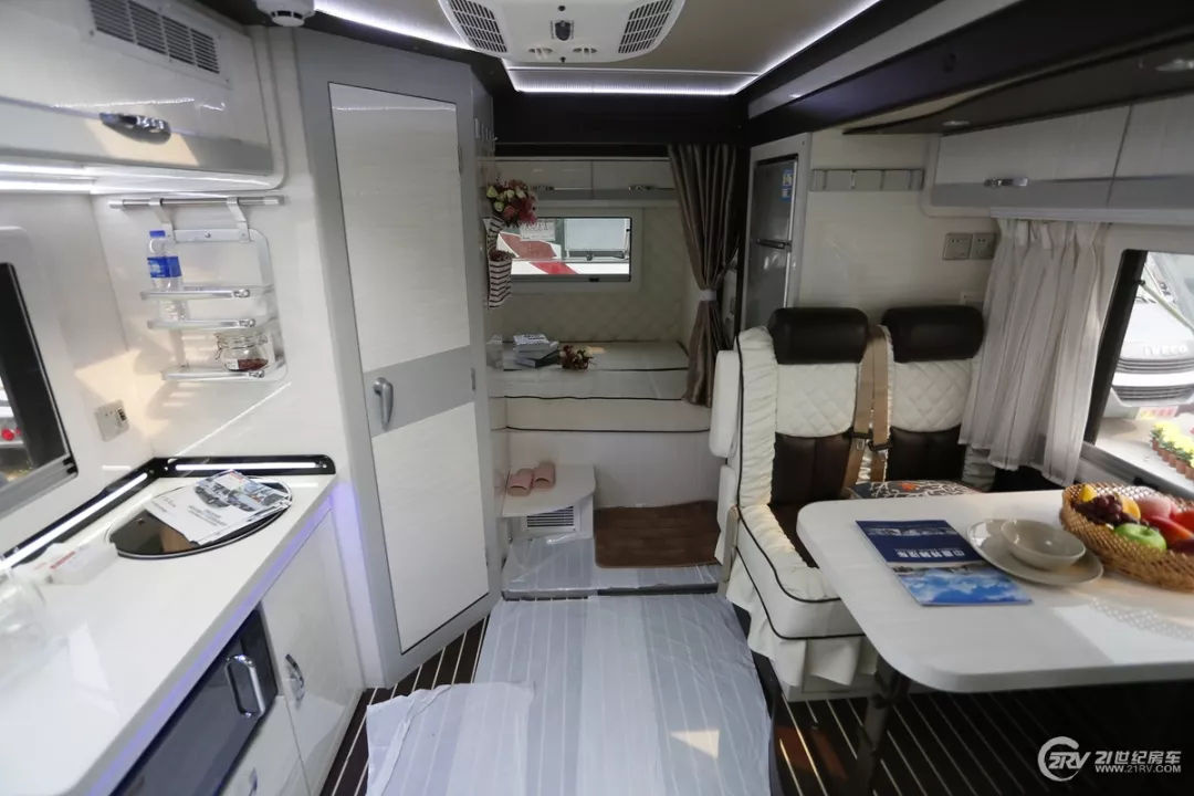预算50-60万怎么选房车? 4款依维柯自行式C型房车推荐