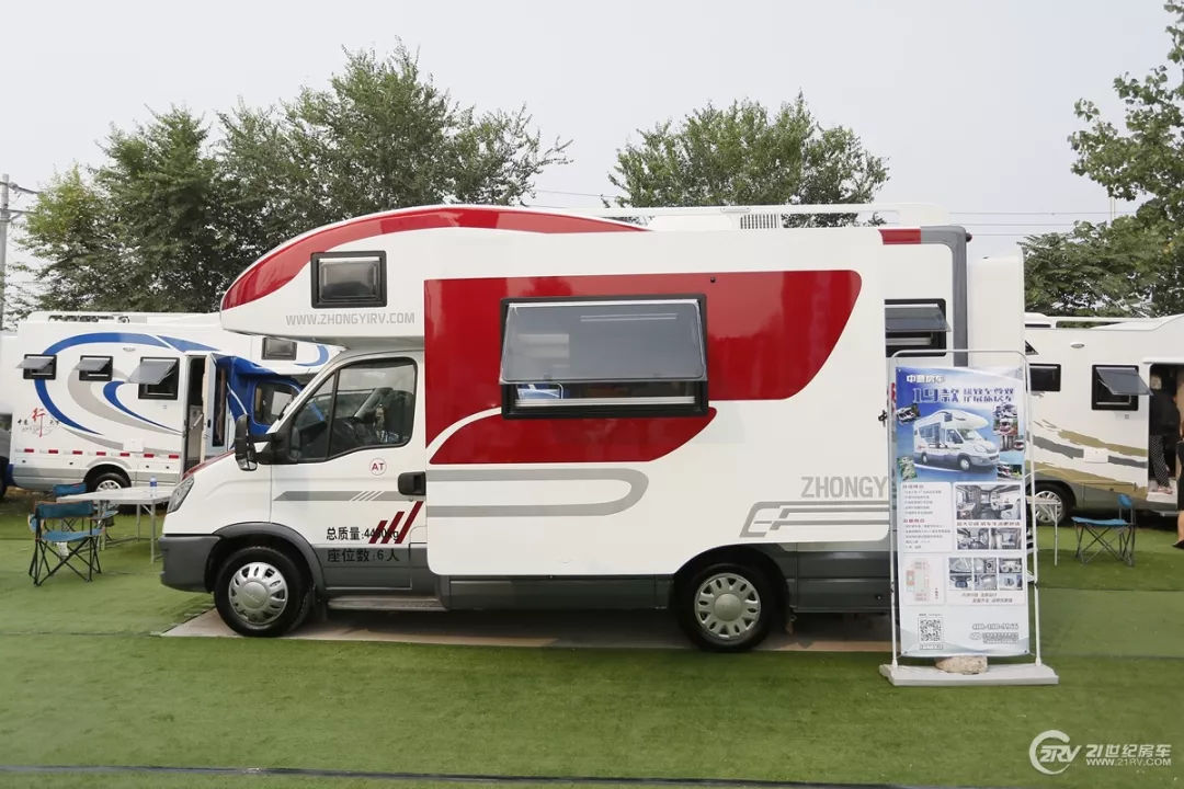预算50-60万怎么选房车? 4款依维柯自行式C型房车推荐