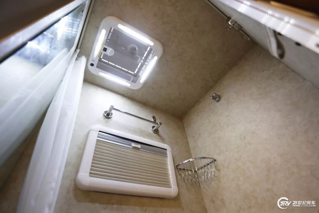 预算50-60万怎么选房车? 4款依维柯自行式C型房车推荐