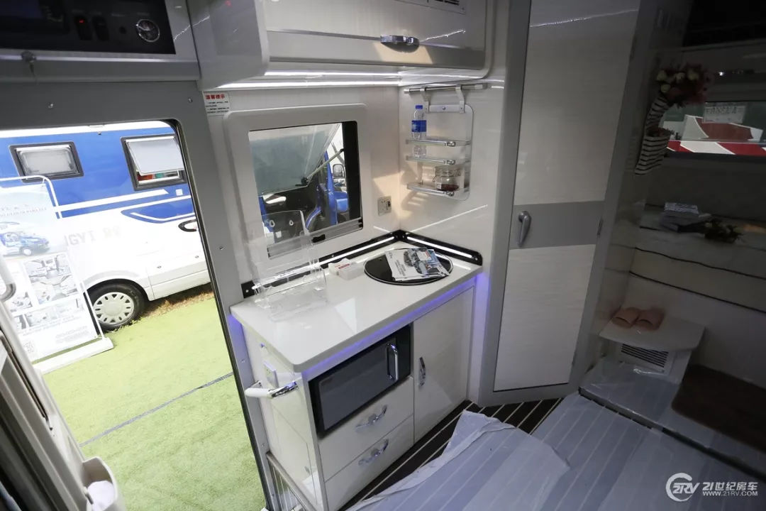 预算50-60万怎么选房车? 4款依维柯自行式C型房车推荐