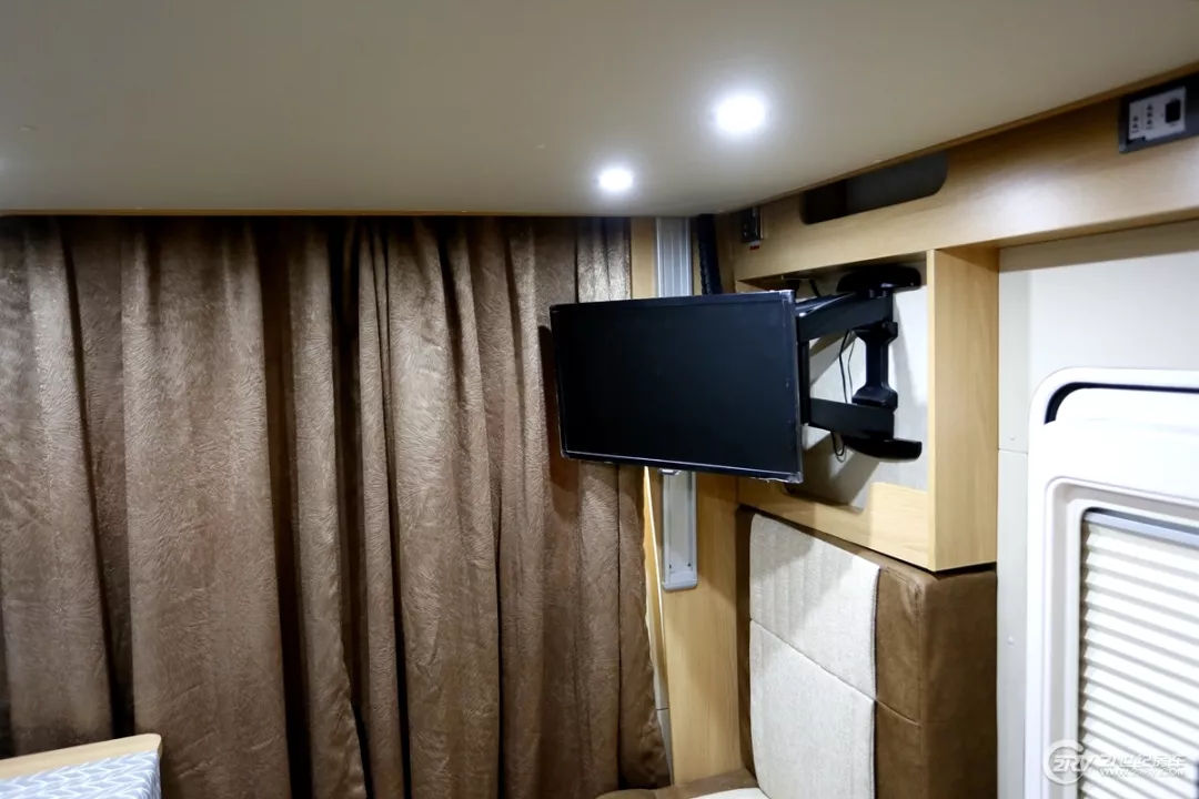 预算50-60万怎么选房车? 4款依维柯自行式C型房车推荐