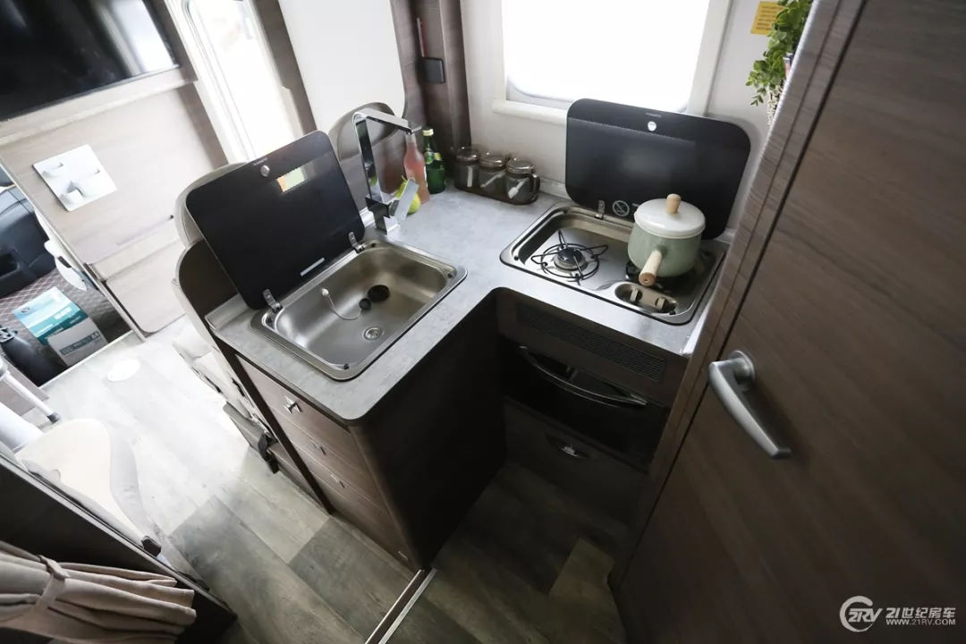预算50-60万怎么选房车? 4款依维柯自行式C型房车推荐