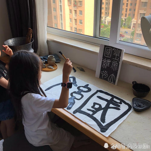孙楠与潘蔚女儿近照曝光，不仅比同龄人高，还会舞蹈写书法