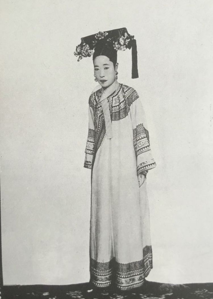 100多年前的清朝女子,看不出有多惊艳,图五便是光绪帝