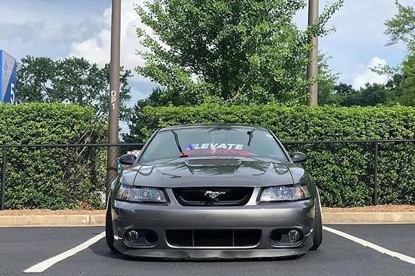 如同一头温顺的绵羊，车友竟用四代Mustang玩起了低姿态！