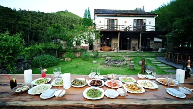 一手设计出了裸心谷西坡网红民宿，他的新作未开业，却已成了网红