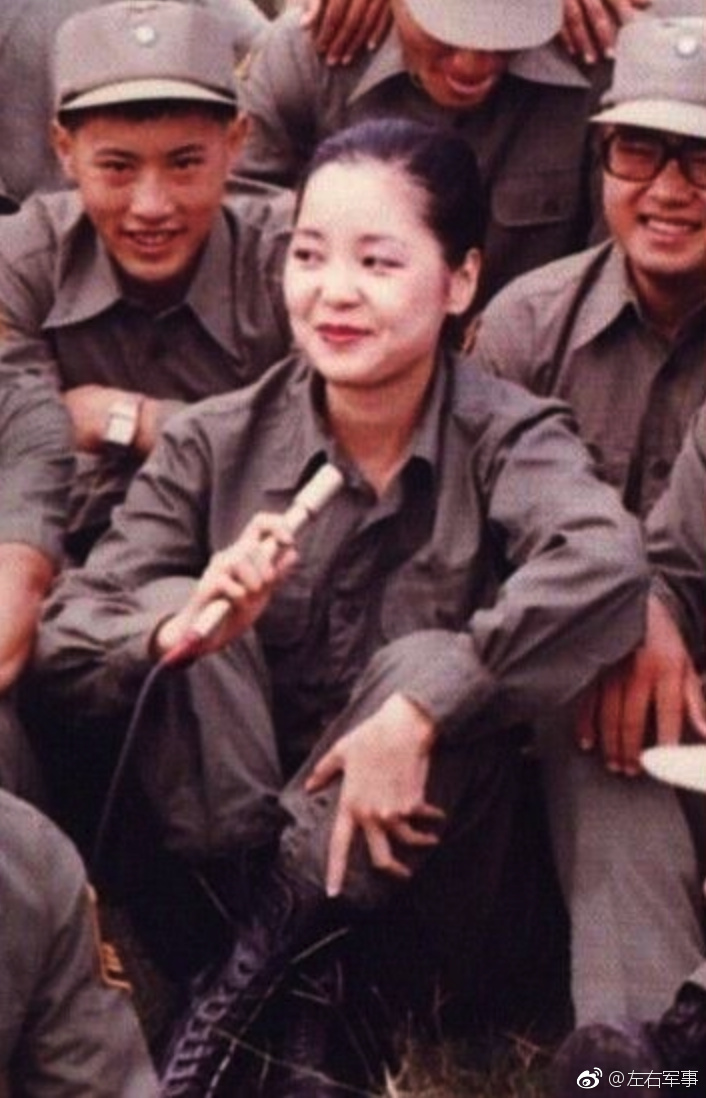 邓丽君台湾劳军照…她曾多次前往金门劳军并对