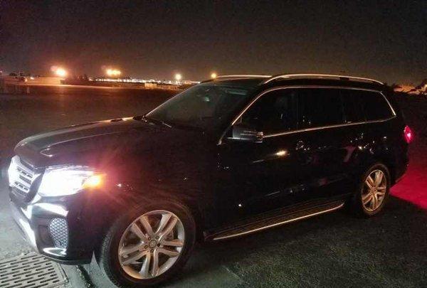 奔驰车主载了个女生搭顺风车, 女生的感谢方式让车主直呼太刺激