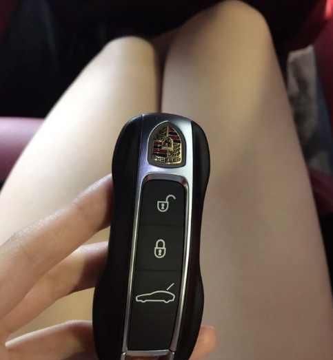 带媳妇提车, 新款保时捷panamera, 动力配置就是比奔驰S350好