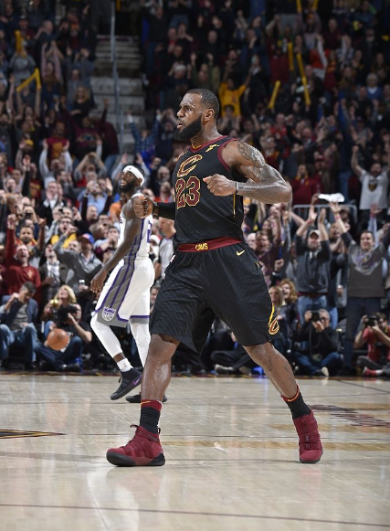 为何说詹姆斯身体素质历史第一,看了他做过的