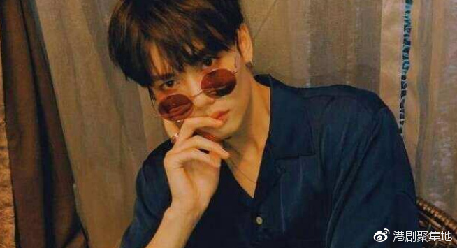 林彦俊工作室独立,丑照曝光,原来还是没有蔡徐坤的丑照霸气!