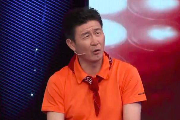 被骂白斩鸡,前国足郝海东发飙:我们天天一万