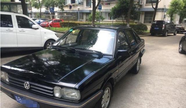 江苏小伙刚拿驾照花2.6万元买大众桑塔纳, 练手神器很有感觉