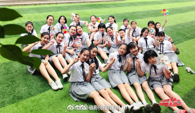 萌娃的小学毕业照太有创意了!