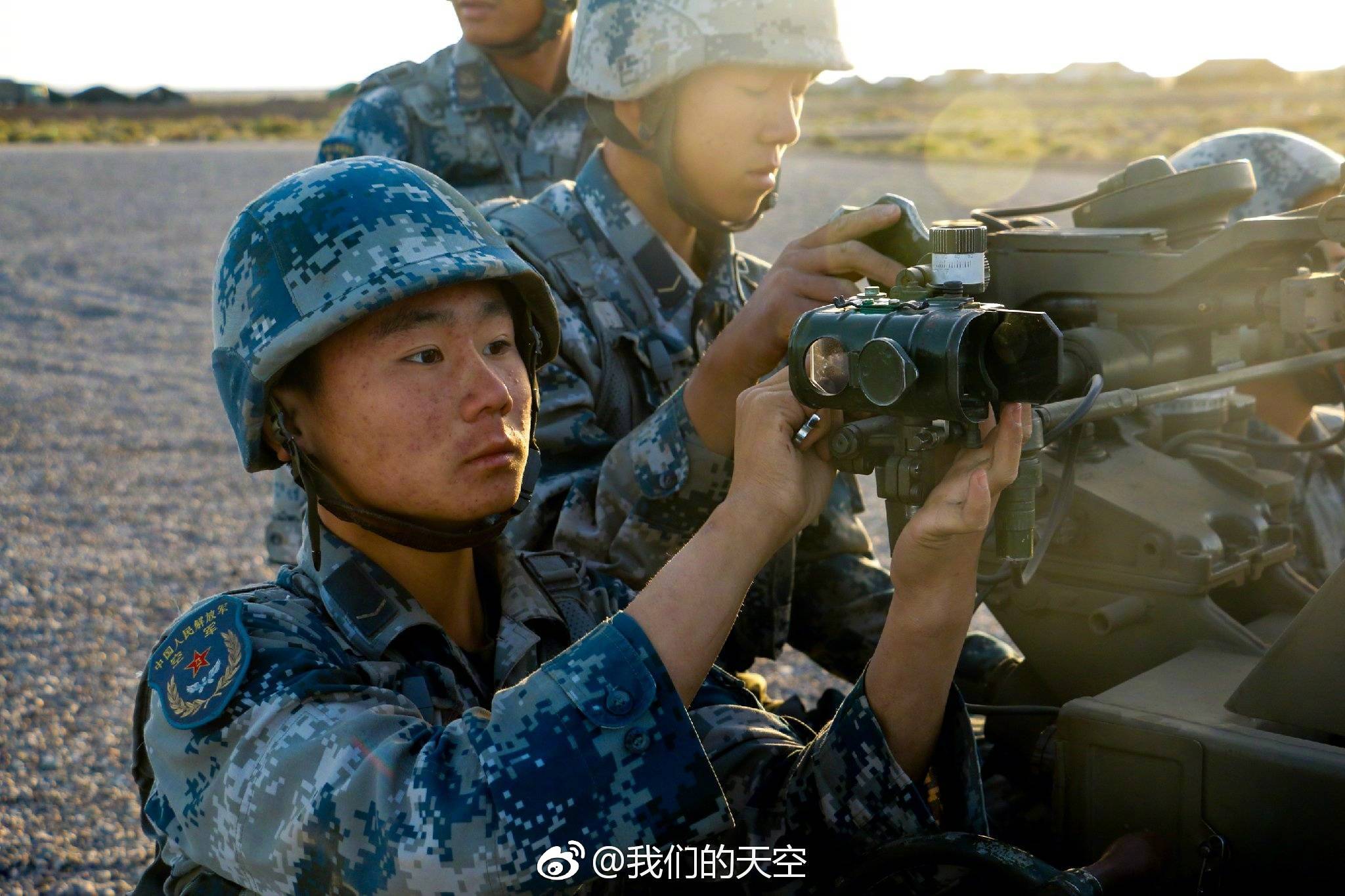 空降作战：现代战争中的战略尖刀与隐患依旧