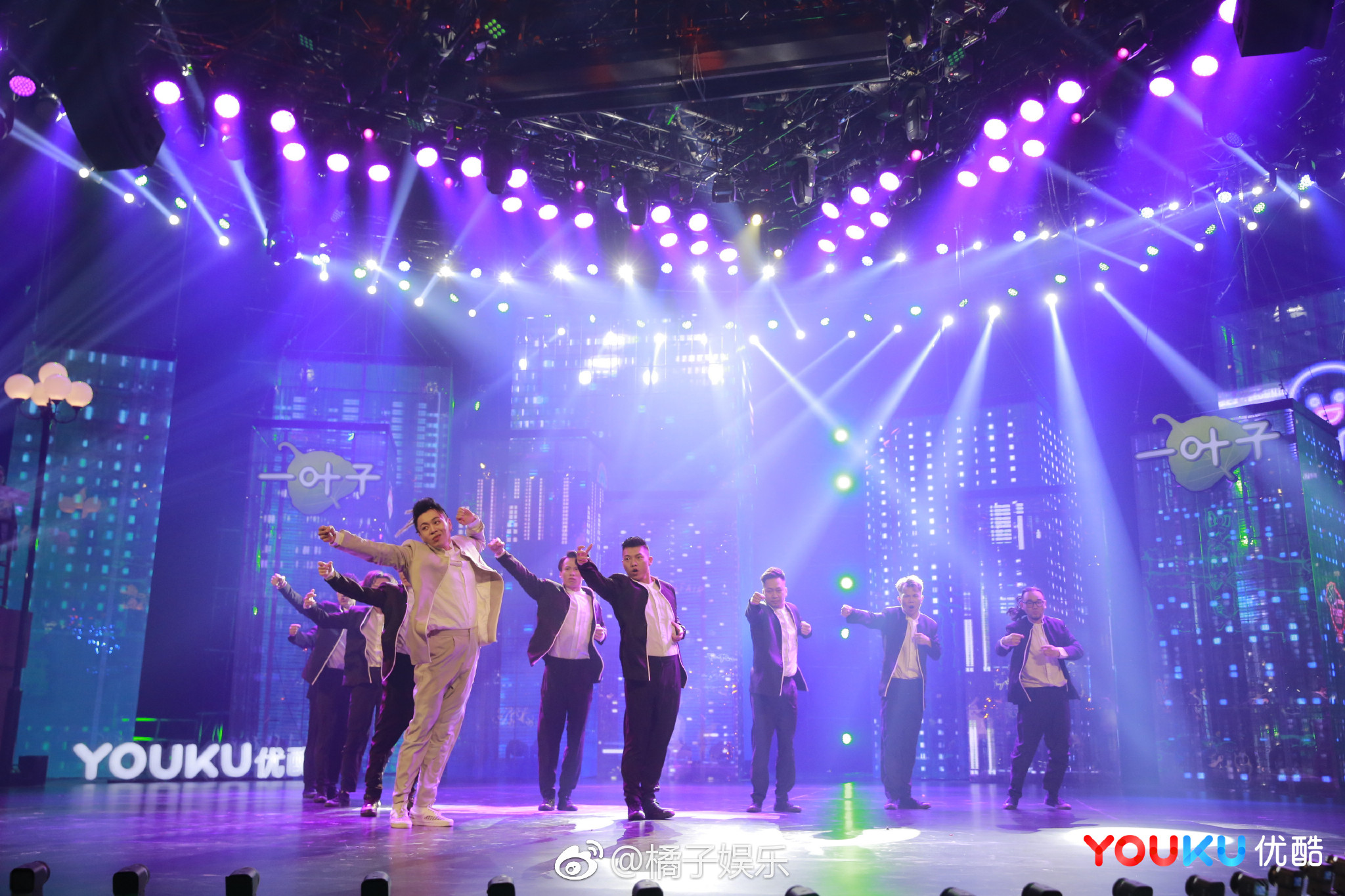 带话题这就是街舞转评此微博,猜猜全国四强都