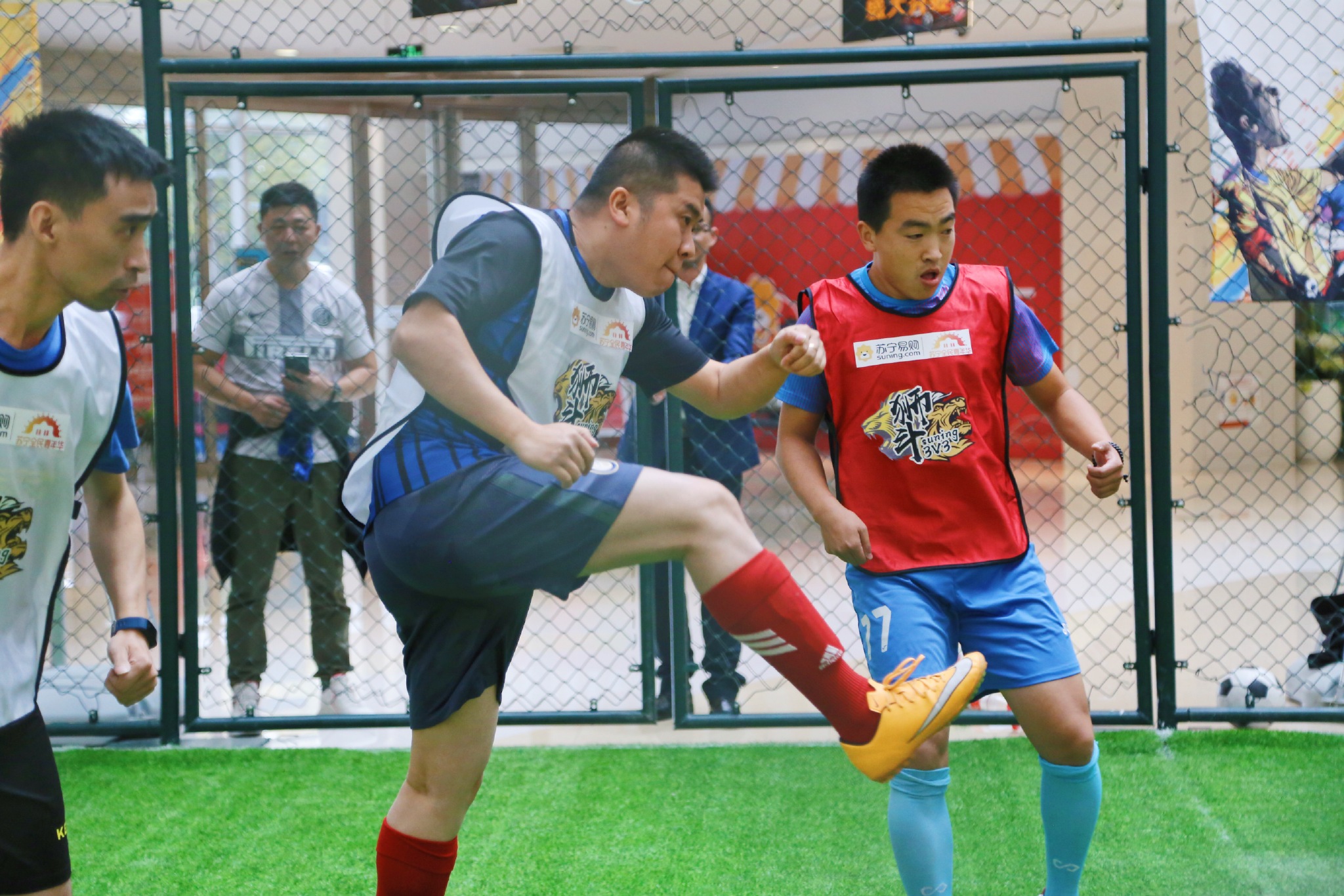 太有爱了,在苏宁易购3V3现场,一位参赛队员是