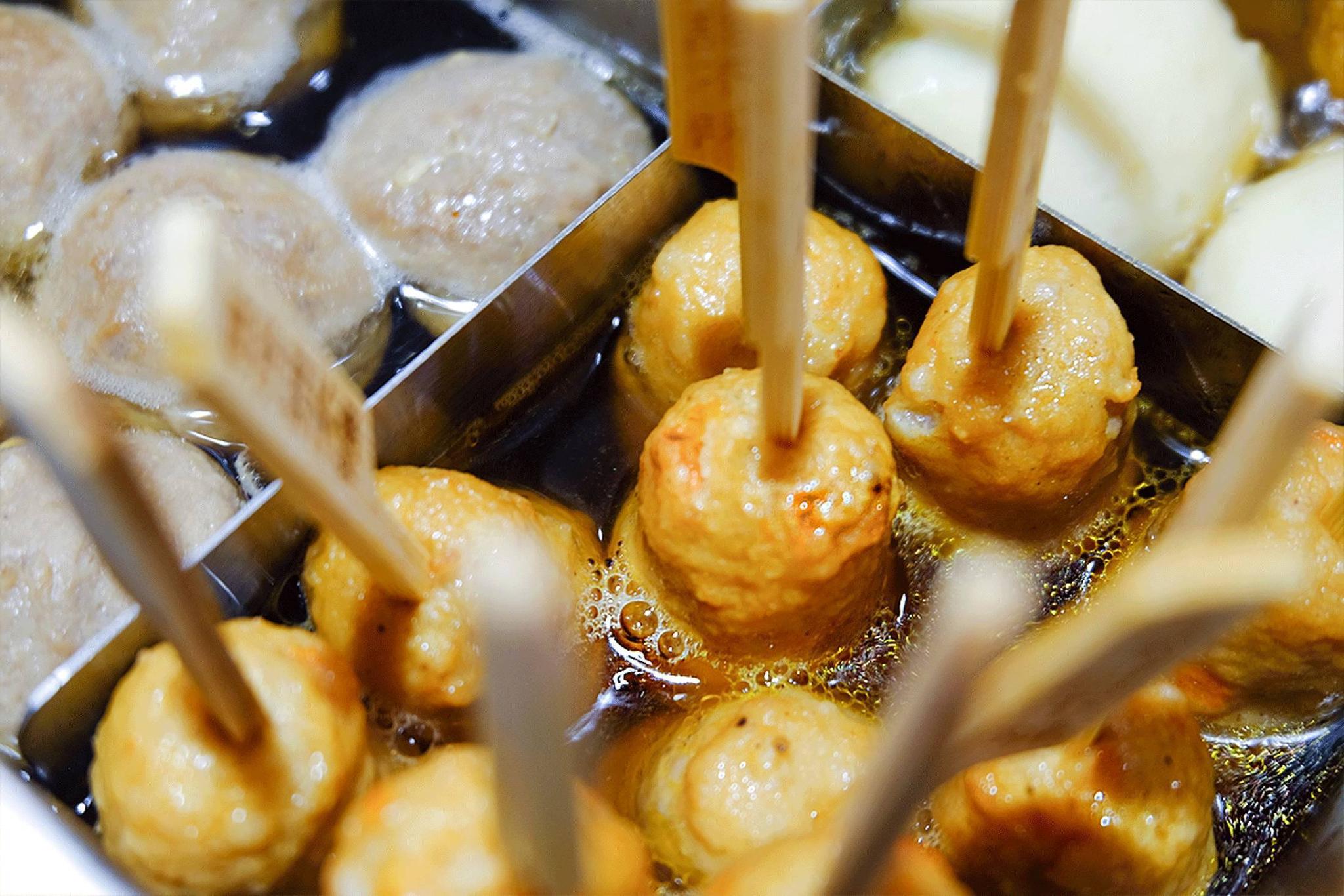 200块的爱情：便利店关东煮与拼多多玫瑰的生存浪漫学