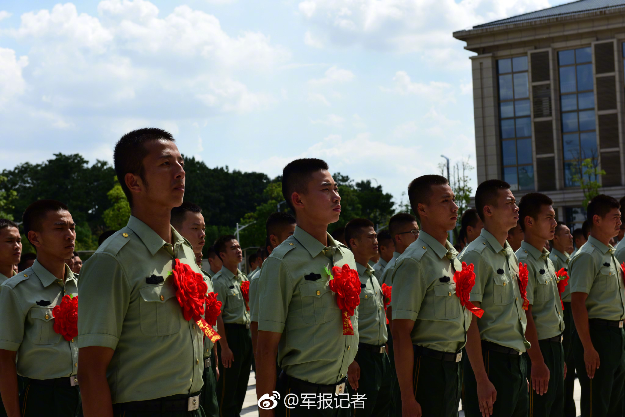 武警江西总队举行2018年退役士兵离队欢送仪