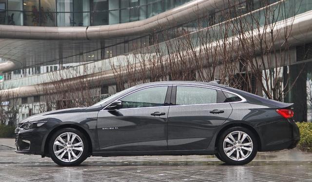 这车上市就狂降3.3万, 带全景天窗, 仅6个油!