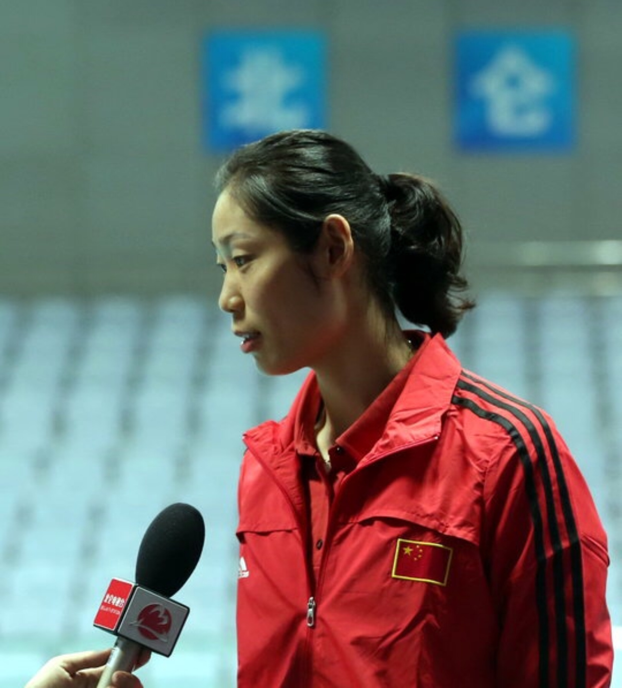 中国女排队长朱婷归队,接受当地媒体采访 公众号