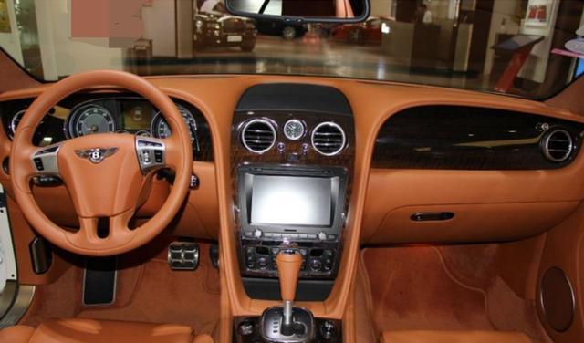 落地价300万, 现在只需255万, 百公里加速4秒8, 亿万富翁座驾