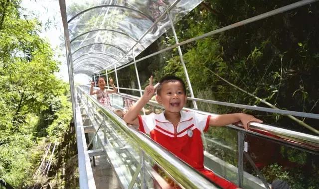 这个景区建了“华东第一玻璃滑道”!