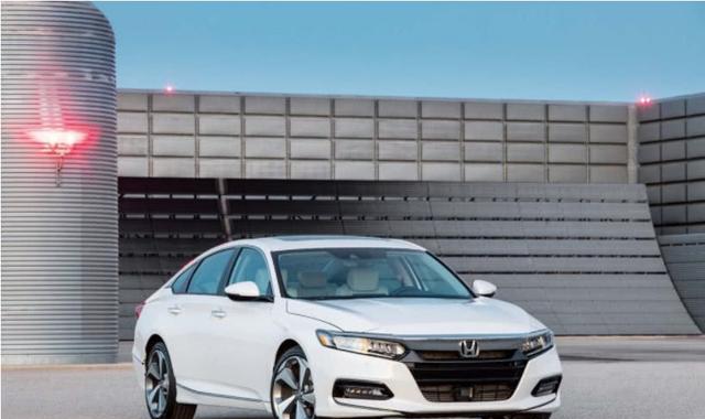 从商务到运动，换代后的雅阁与凯美瑞你更喜欢谁