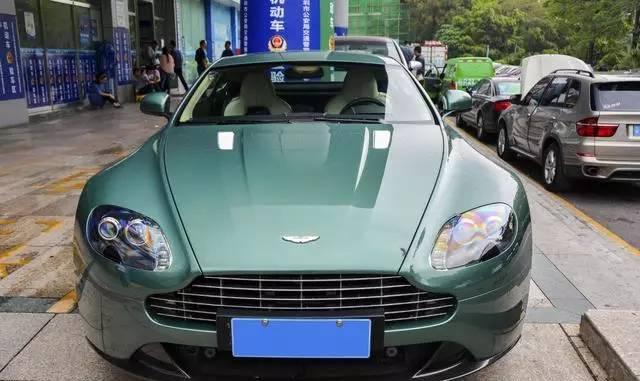 曾经世界上最美的跑车——阿斯顿·马丁 V8 Vantage