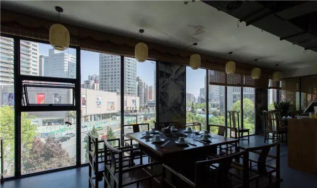 抖音10赞换200瓶啤酒!这家店的老板就是这么