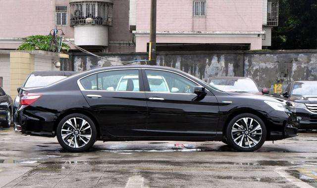 这台日系车让德国车丢尽了脸, 一箱油极限跑1980公里, 逼死国产车