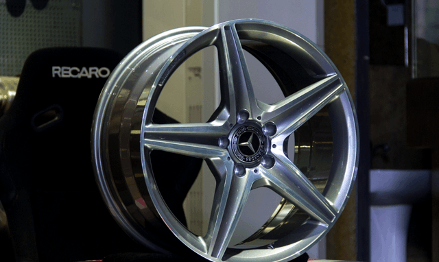 强化操控 奔驰C200升级18寸AMG原厂锻造轮毂